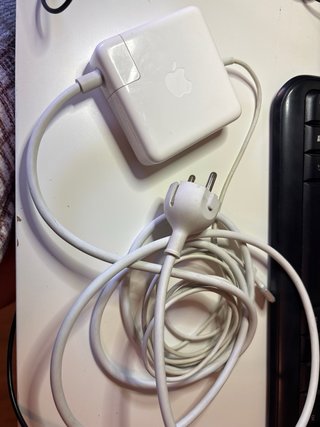 MacBook Pro Retina 15” Mid 2015 + Cargador