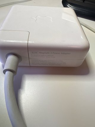 MacBook Pro Retina 15” Mid 2015 + Cargador