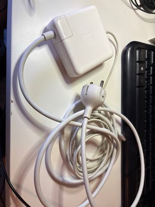 MacBook Pro Retina 15” Mid 2015 + Cargador