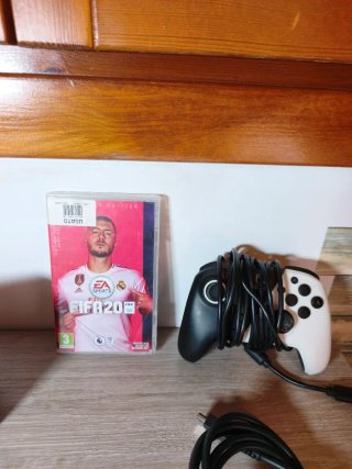 Nintendo Switch FIFA 20 + Controller