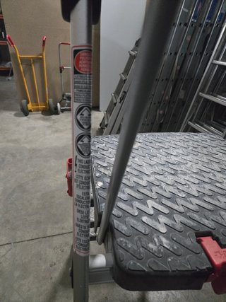 Escalera profesional WÜRTH aluminio con plataforma