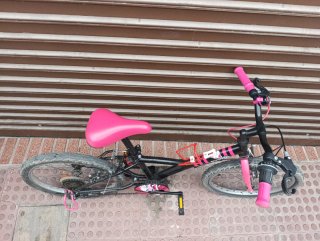 Bicicleta infantil niña rosa y negra