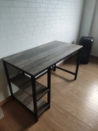 Mesa escritorio madera y metal