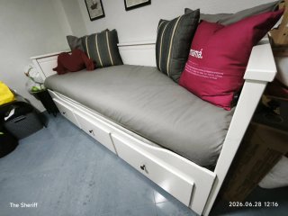 Diván IKEA HEMNES con colchones