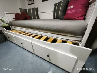 Diván IKEA HEMNES con colchones