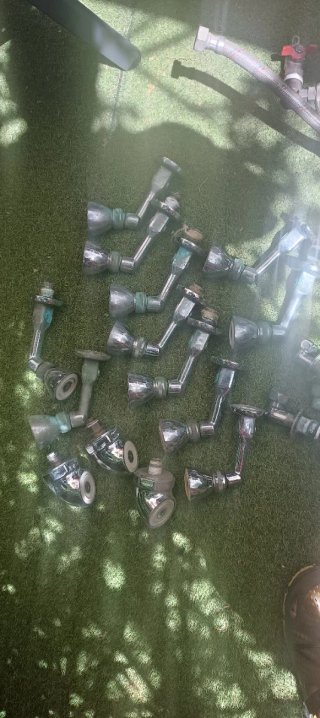 Lotes de llaves, rociadores y codos marca presto