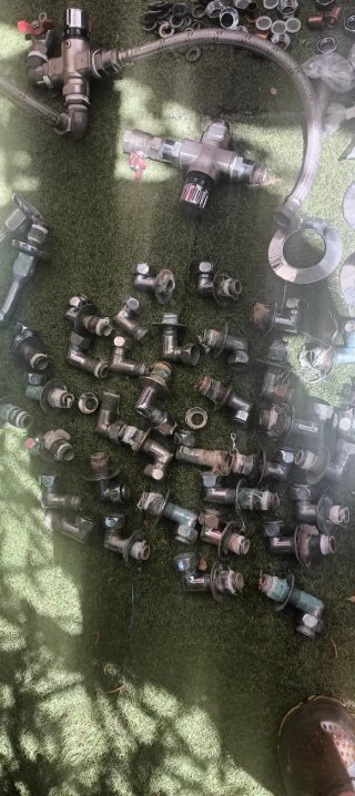 Lotes de llaves, rociadores y codos marca presto
