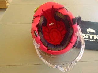 Casco hockey / hoquei talla S con visera y funda.