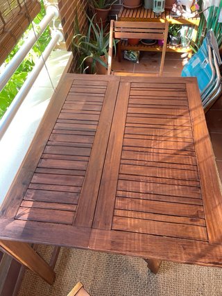 Mesa de jardín y 4 sillas de madera