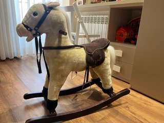 Caballo balancín infantil peluche