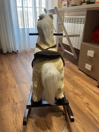 Caballo balancín infantil peluche