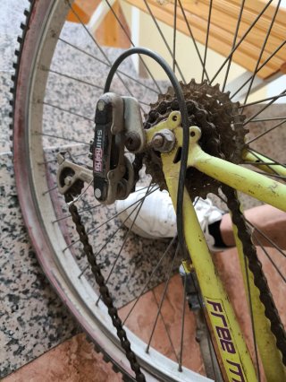 DOS BICICLETAS para reparar