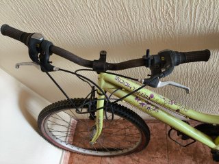 DOS BICICLETAS para reparar