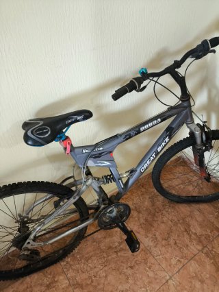 DOS BICICLETAS para reparar