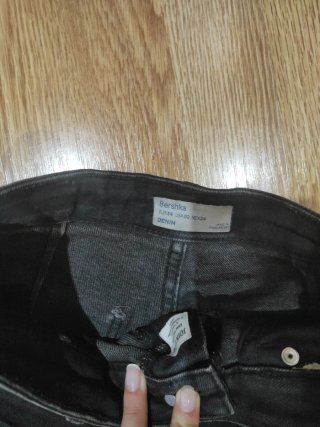 Pantalón vaquero negro corto