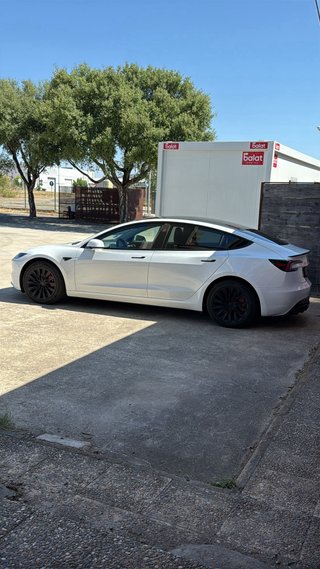 Tesla Model 3 2024