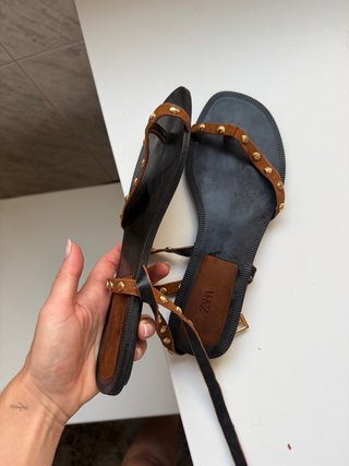 Sandalias Zara con tachuelas