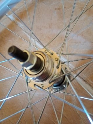 Rueda 20 x 1.3/8 nueva sin estrenar