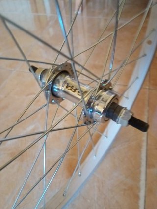 Rueda 20 x 1.3/8 nueva sin estrenar