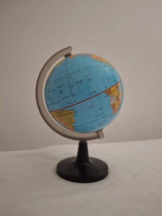 Globo terráqueo de plástico