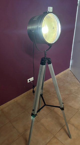 Lámpara de pie trípode