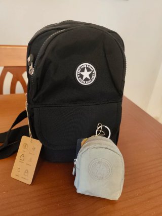 Conjunto Mochila Bandolera Negra y Monedero Verde