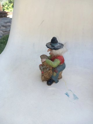 Figura Bruja Cofre Tesoro