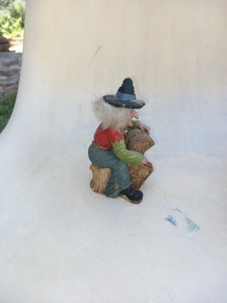 Figura Bruja Cofre Tesoro