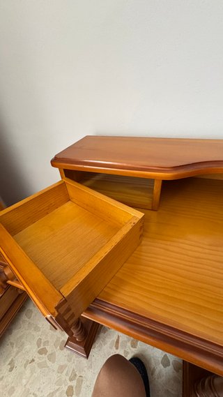 Escritorio madera maciza.