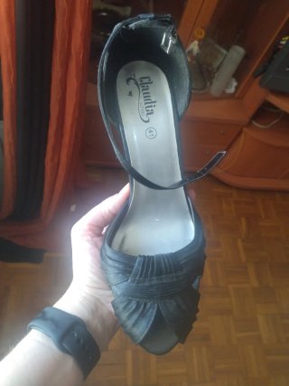 Zapatos de tacón negros, un solo uso