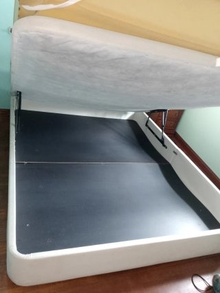 Letto a scomparsa con ampio spazio di archiviazione