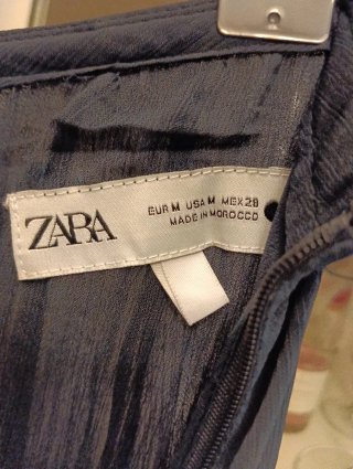 Falda Zara negra plisada