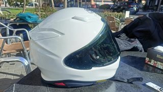 Casco de moto blanco Shoei