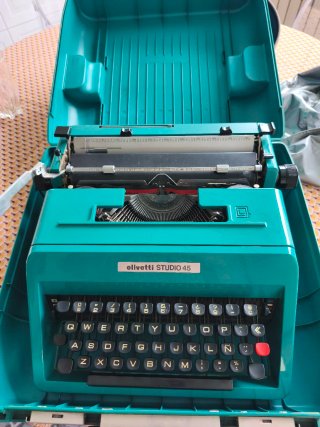 Máquina de escribir Olivetti Studio 45