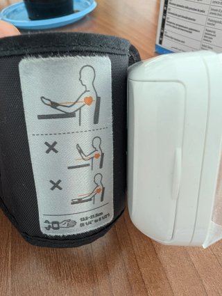 Tensiómetro Muñeca Omron RS1
