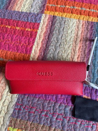 Gafas Guess Blancas con Estuche Rojo