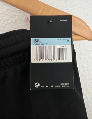 Pantalones cortos deportivos Nike negros y blancos