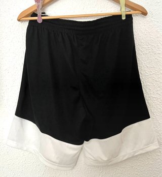 Pantalones cortos deportivos Nike negros y blancos