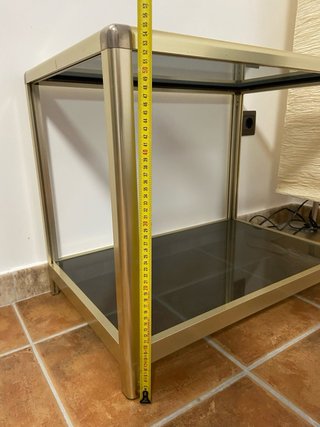 Mesa auxiliar cristal y metal dorada