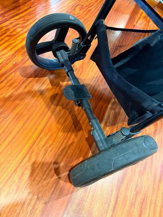 Carrito de bebé negro