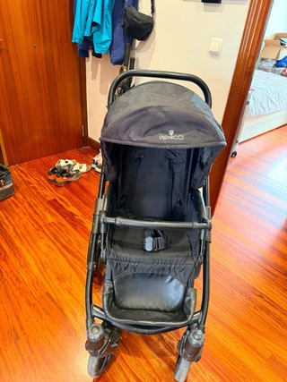 Carrito de bebé negro