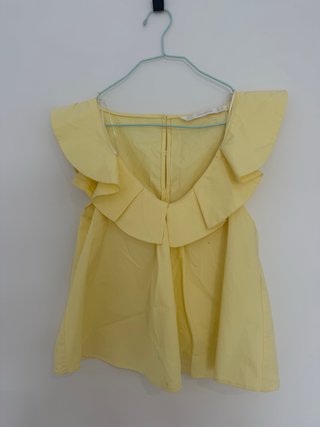 Top Zara amarillo con volantes