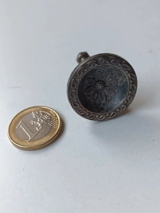 Lote 4 tiradores antiguos flor metal