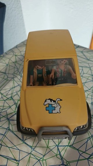 Coche Playmobil veterinaria