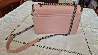 Borsa rosa con catena