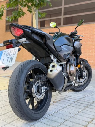 Honda CB 500 F Negra y Dorada
