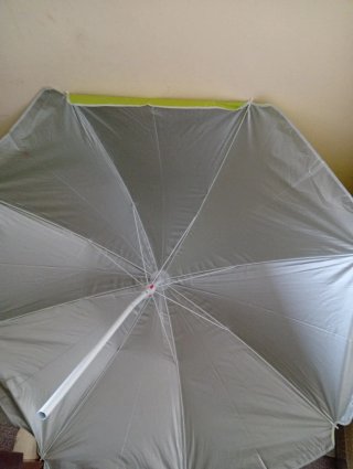 Sombrilla verde plegable