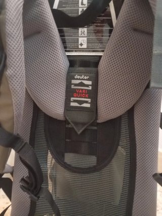 Silla porta bebé Deuter excursiones