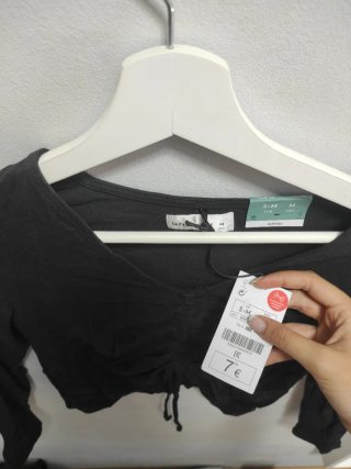 Blusa negra manga larga fruncida