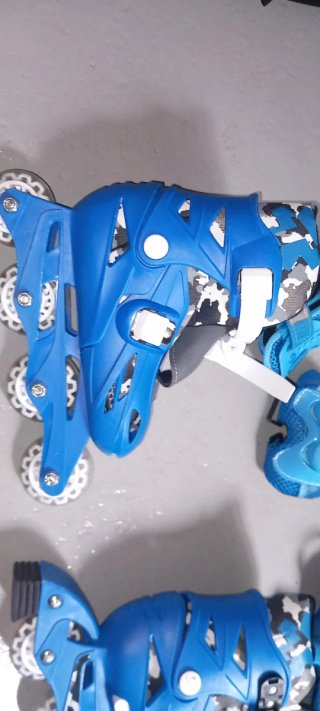Patines 4 ruedas T. M + 3 protecciones